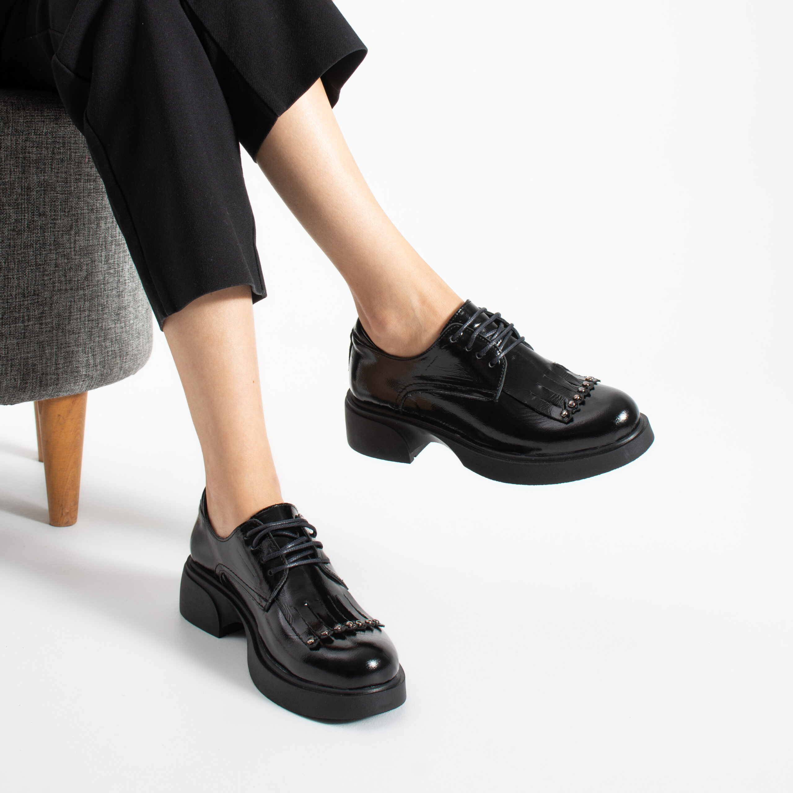 Mocasini negri din piele naturală lăcuită cu franjuri Emily Mocasini negri din piele naturală lăcuită cu franjuri Emily