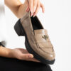 Mocasini damă bej din piele naturală cu broșă albină Eliza