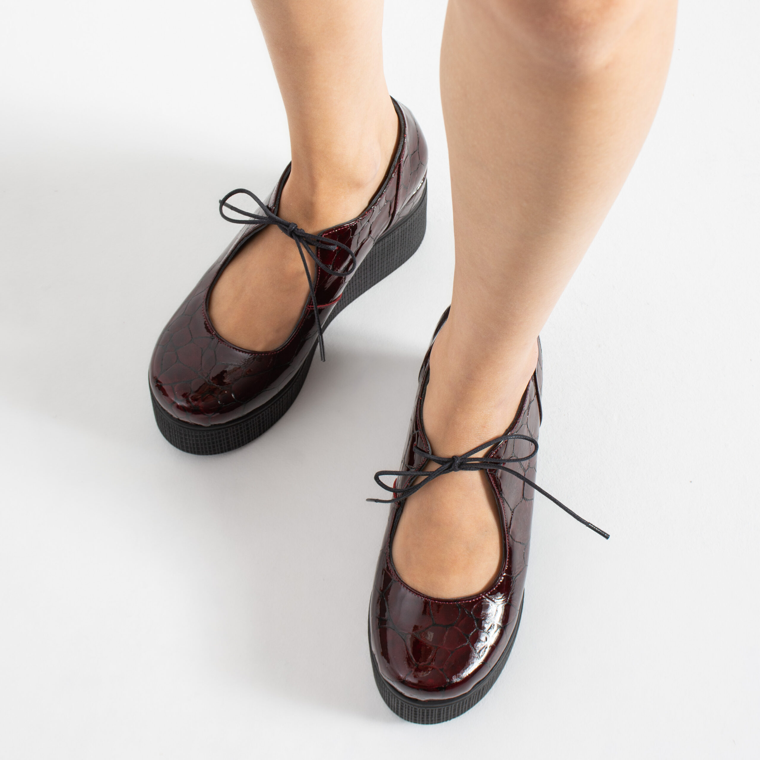 Pantofi de damă bordo lăcuiți cu platformă din piele naturală Andrea Pantofi de damă bordo lăcuiți cu platformă din piele naturală Andrea