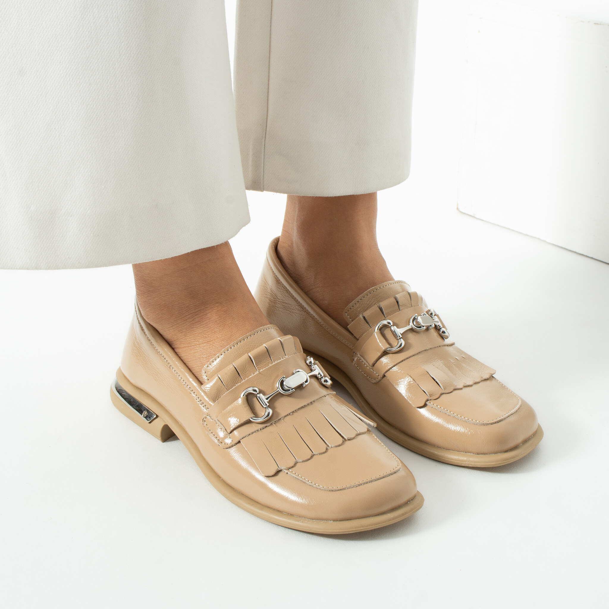 Loafers damă bej din piele naturală lăcuită Taomina Loafers damă bej din piele naturală lăcuită Taomina