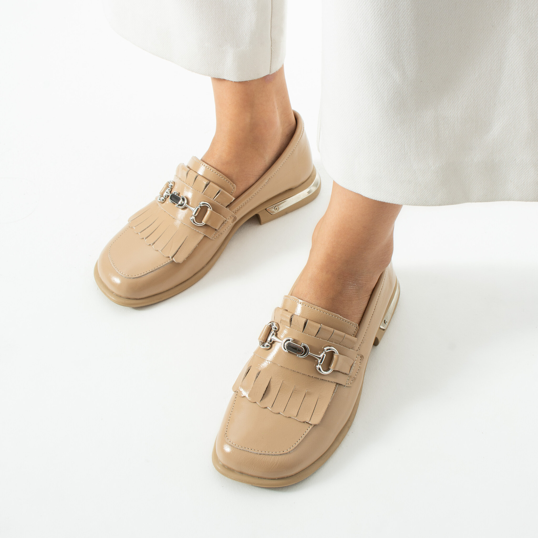 Loafers damă bej din piele naturală lăcuită Taomina Loafers damă bej din piele naturală lăcuită Taomina