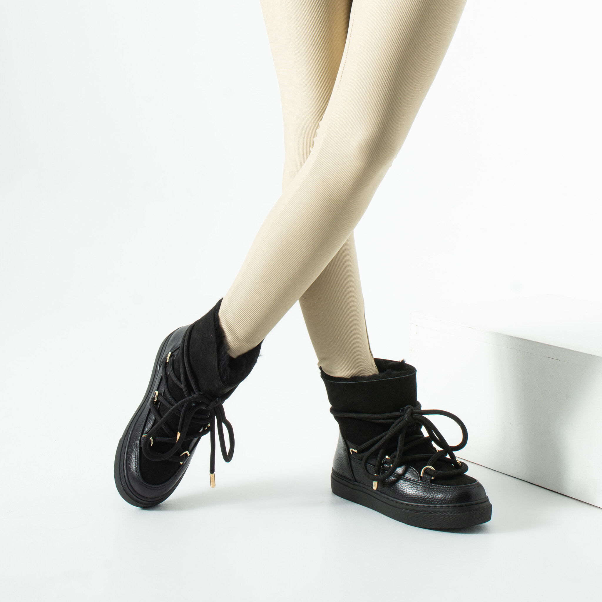 Botine damă negre tip apres-ski din piele naturală cu lână de miel Mumbai Botine damă negre tip apres-ski din piele naturală cu lână de miel Mumbai