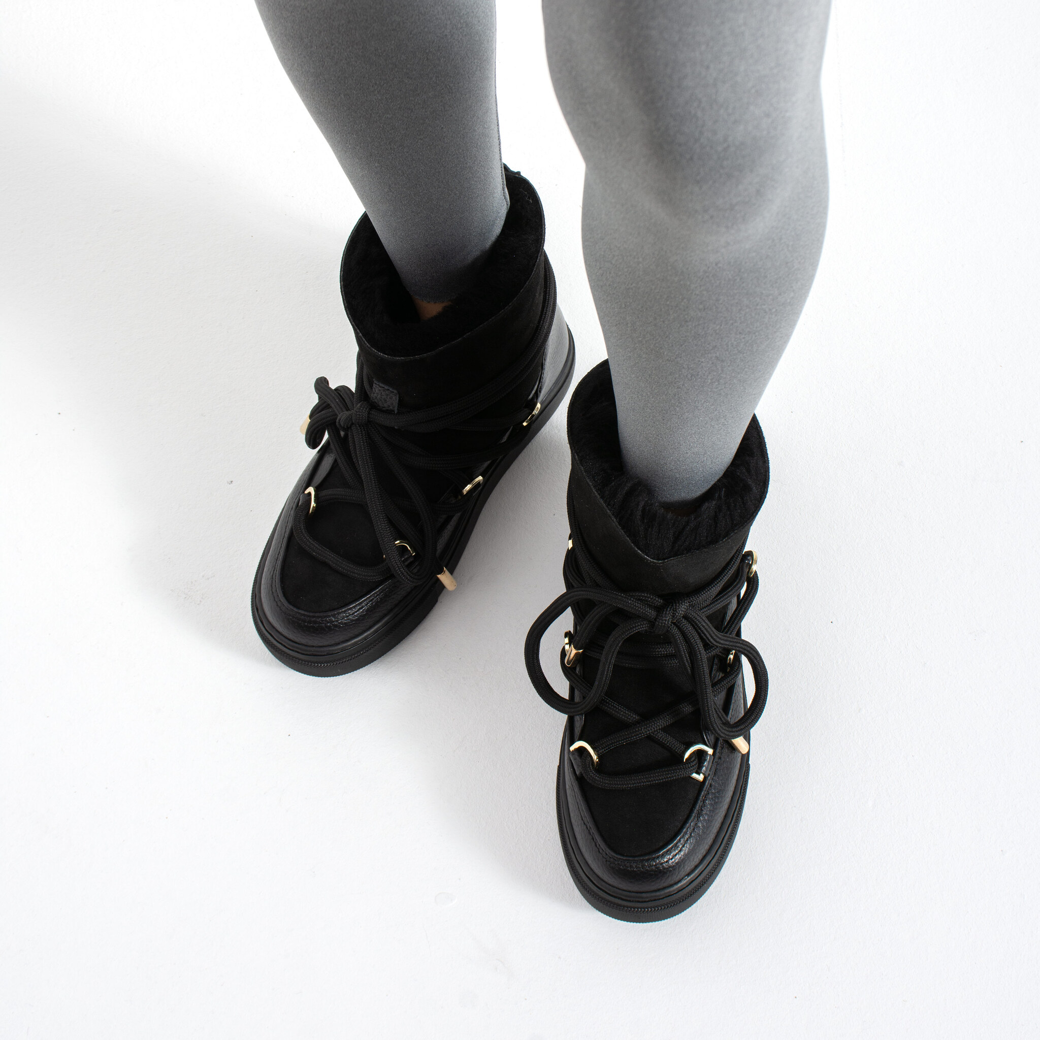Botine damă negre tip apres-ski din piele naturală cu lână de miel Mumbai Botine damă negre tip apres-ski din piele naturală cu lână de miel Mumbai