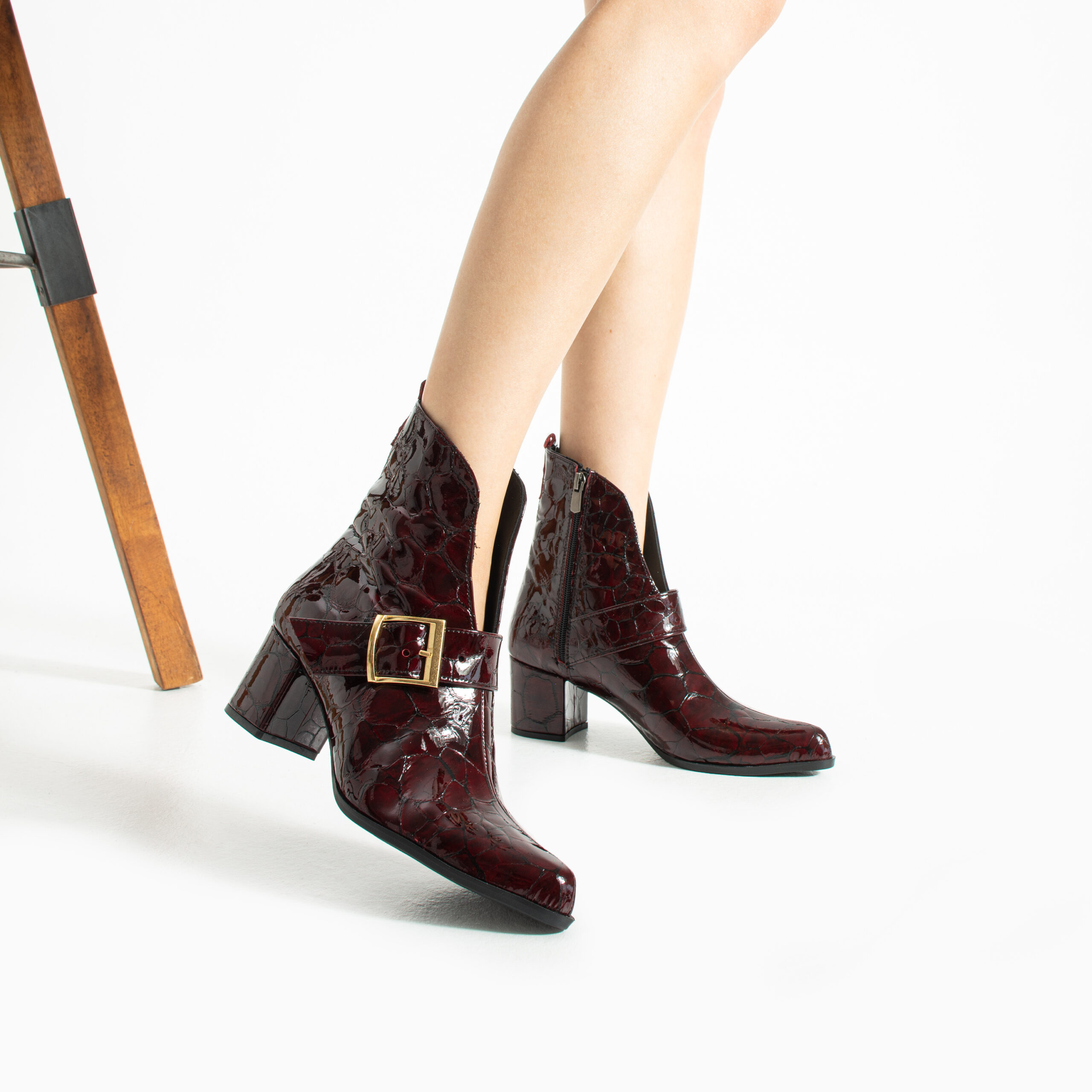 Botine damă bordo lăcuite din piele naturală, cu toc – Cara Botine damă bordo lăcuite din piele naturală, cu toc – Cara